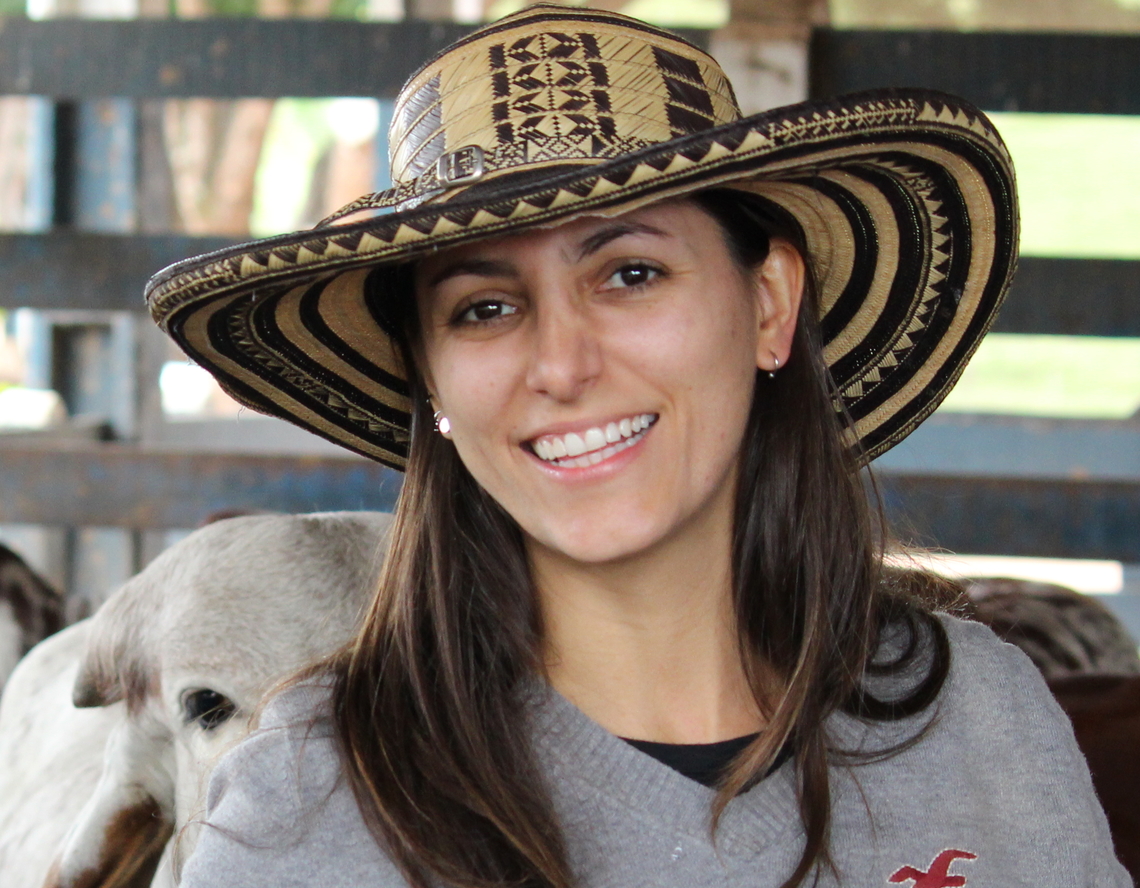 Dr. Maria Camila Ceballos, (Photo: people pages?) Maria joined UCVM on September 1, as an assistant professor in beef cattle welfare and behaviour.  Maria did her undergraduate studies in animal science in at the National University of Colombia, and then worked in dairy and beef cattle welfare and behaviour research. She subsequently earned her MSc (2014) and PhD (2017) working on beef cattle behaviour, at São Paulo State University, in a well-recognized animal welfare program..  Maria has considerable expe